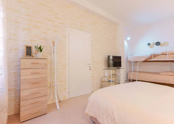 Montellino's Oro Bed & Breakfast SantʼAntìoco