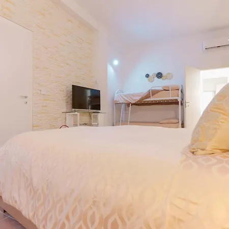 Montellino's Oro Bed & Breakfast