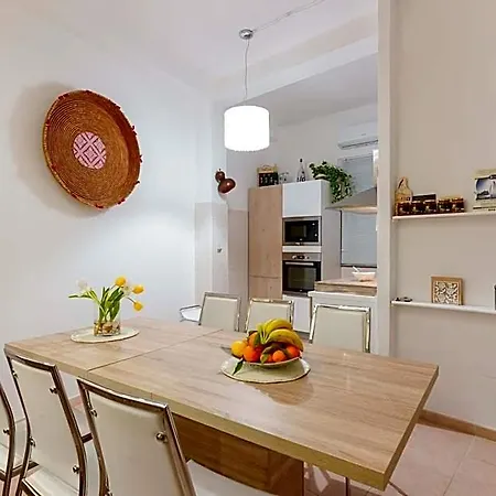 Montellino's Oro Bed and Breakfast SantʼAntìoco